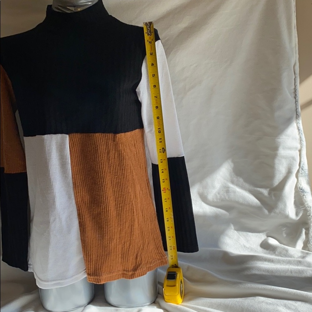 Color Block Top - Picture 4 of 4